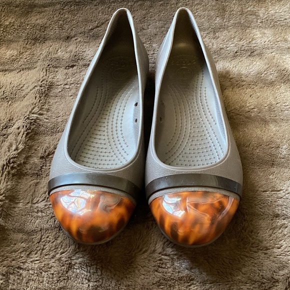CROCS Sz 10 Tortoise Cap Toe Flats - Picture 2 of 10